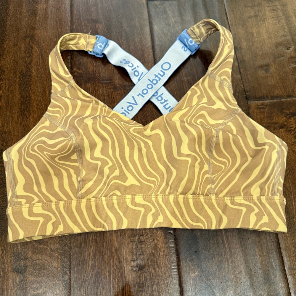 Outdoor Voices Pampas Swirl Criss Cross Sports Bra size Small/Medium C Cup